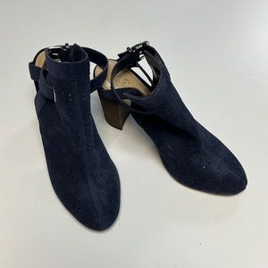 Crown & Ivy blue suede heels
